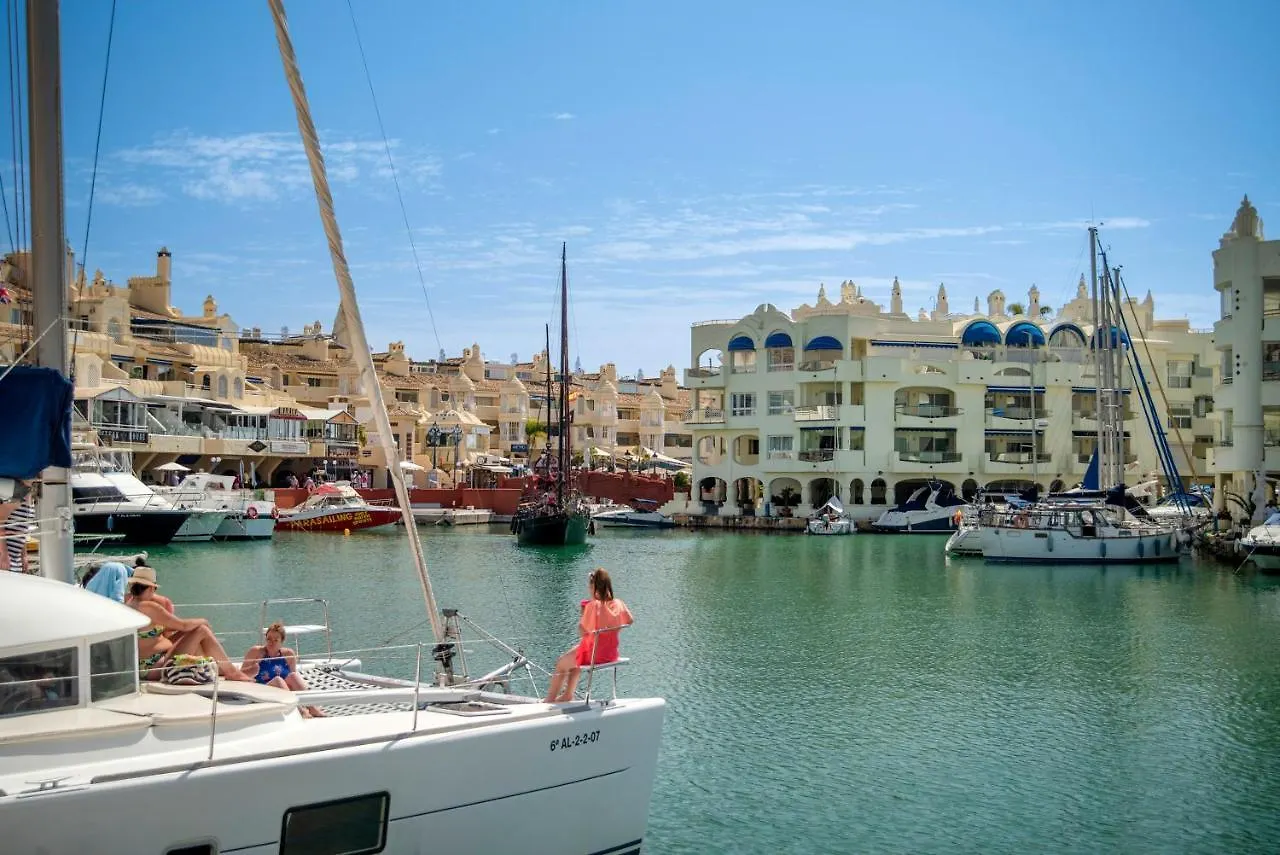 Benal Beach, Luxury Sea & Mountain View Beachside 1 Bedroom Apartment Benalmadena