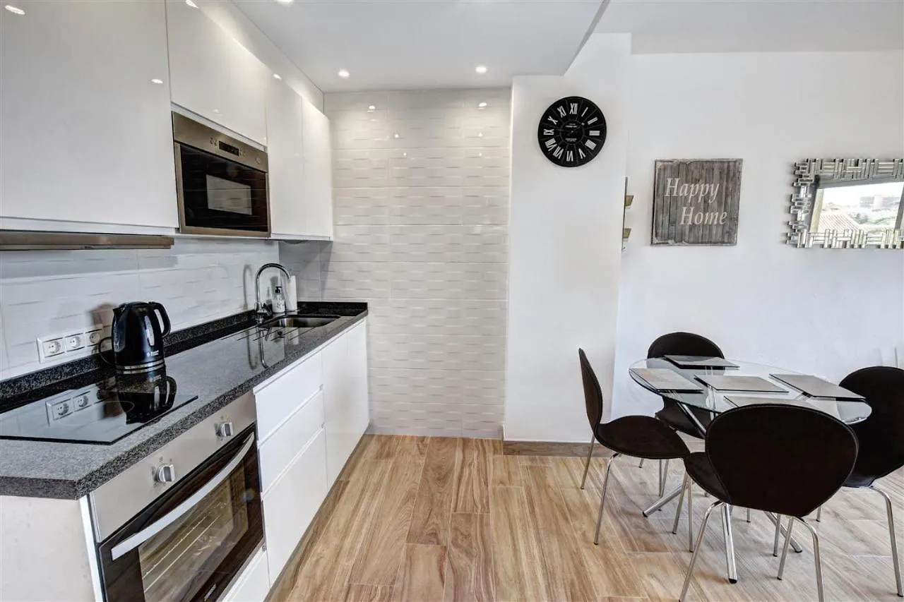 Benal Beach, Luxury Sea & Mountain View Beachside 1 Bedroom Apartment Benalmadena Spain