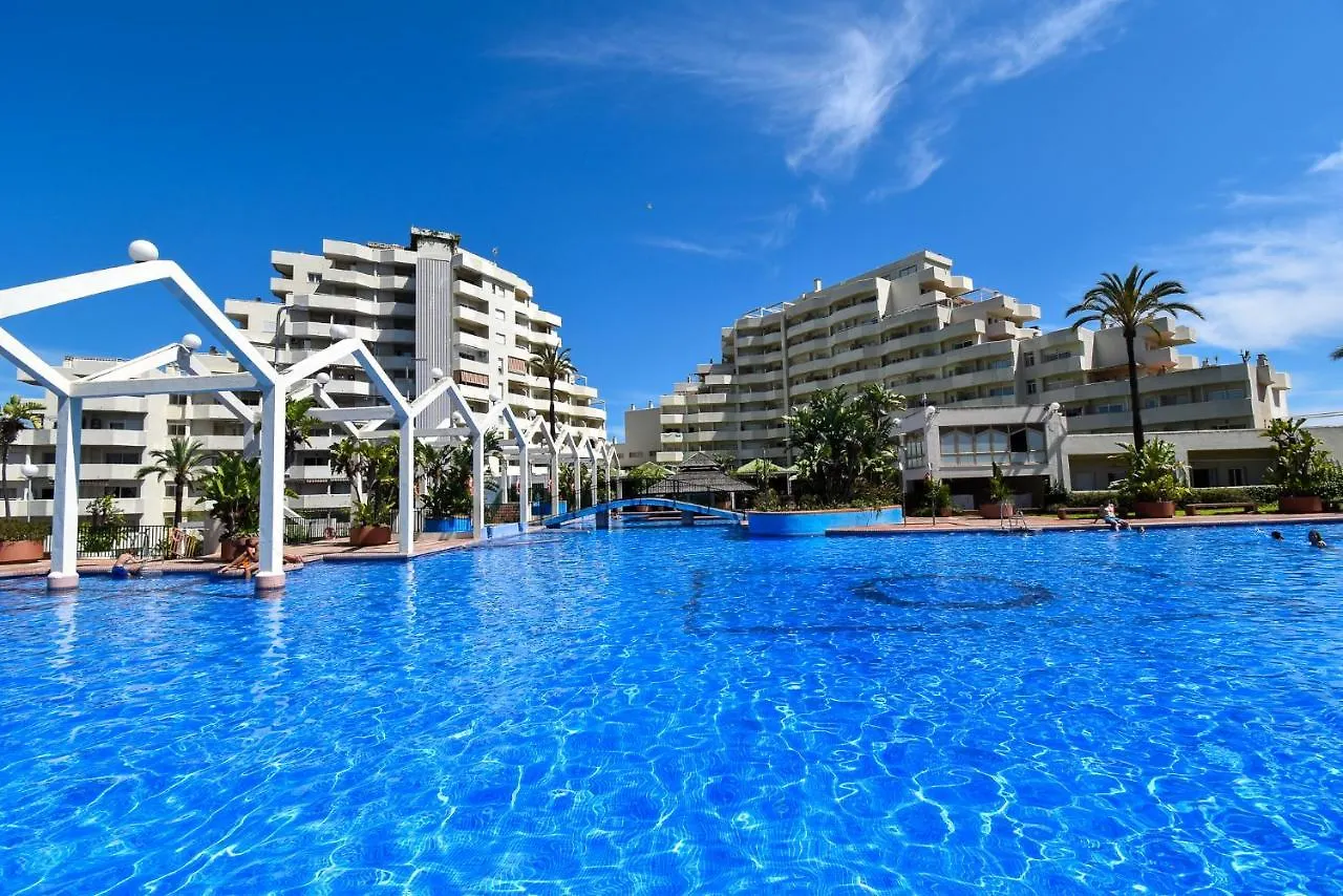 Benal Beach, Luxury Sea & Mountain View Beachside 1 Bedroom Apartment Benalmadena