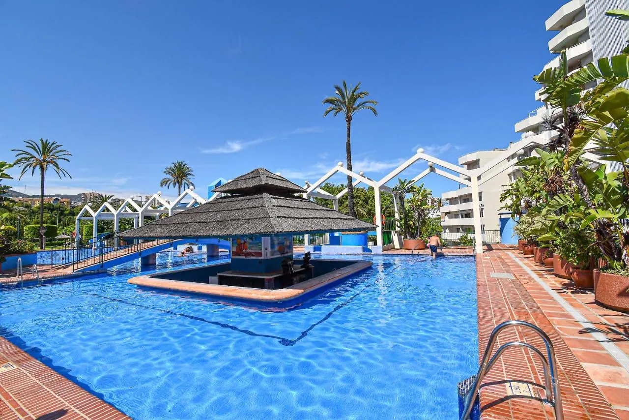 Benal Beach, Luxury Sea & Mountain View Beachside 1 Bedroom Apartment Benalmadena