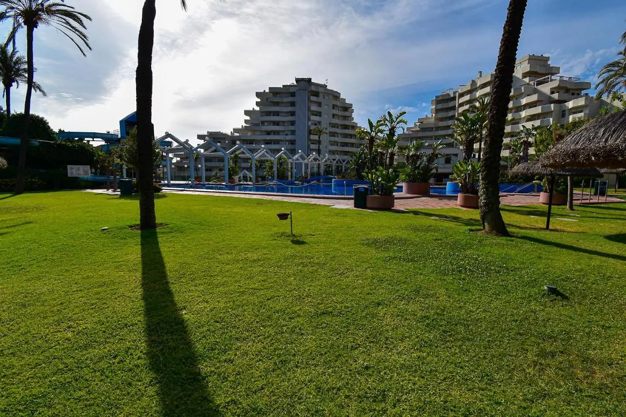 Benal Beach, Luxury Sea & Mountain View Beachside 1 Bedroom Apartment Benalmadena