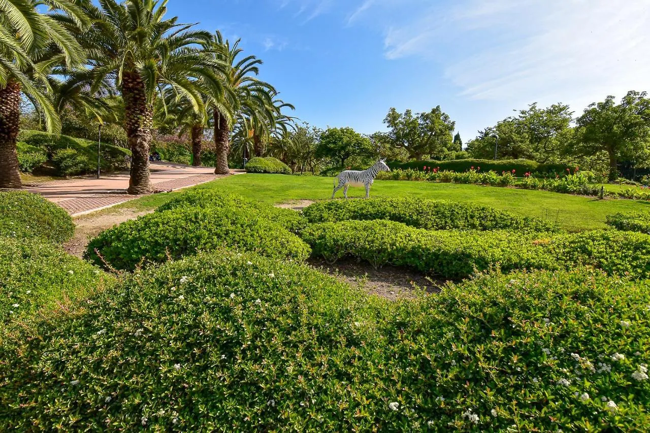 Benal Beach, Luxury Sea & Mountain View Beachside 1 Bedroom Apartment Benalmadena