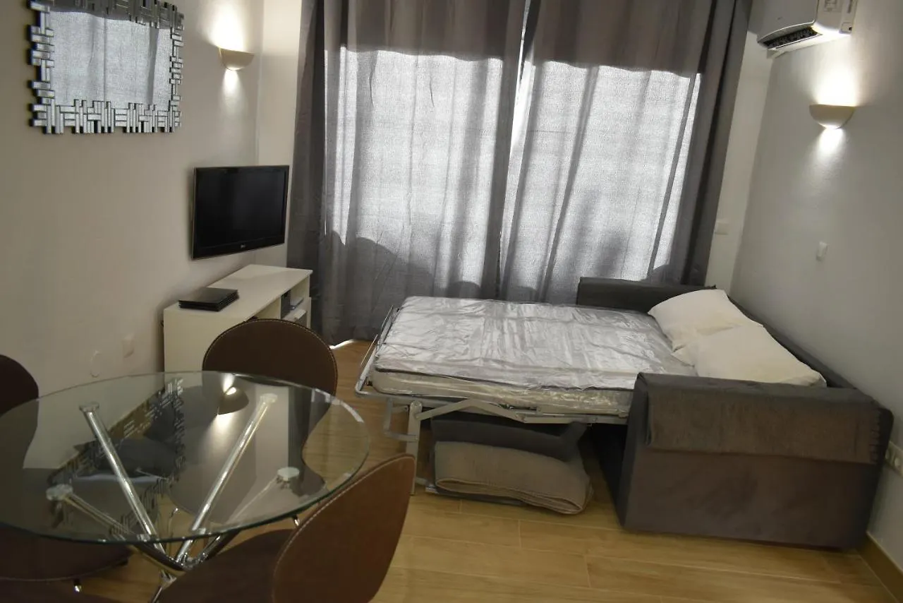 Benal Beach, Luxury Sea & Mountain View Beachside 1 Bedroom Apartment Benalmadena