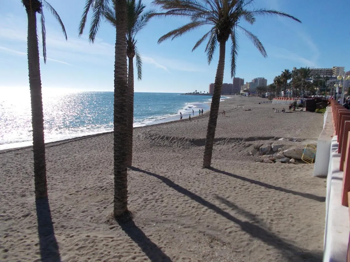Benal Beach, Luxury Sea & Mountain View Beachside 1 Bedroom Apartment Benalmadena